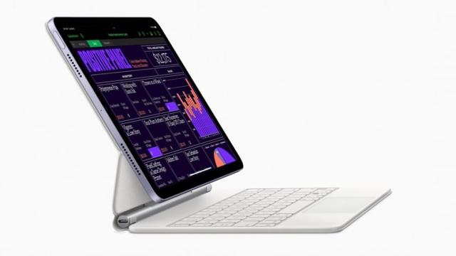 <b>Apple ar putea oferi variante de display mat sau glossy pe viitoarele tablete iPad Pro și iPad Air</b>Continuă zvonurile asociate următoarelor tablete Apple, în frunte cu modelele iPad Air și iPad Pro care după cum se tot vehiculează, ar urma să aducă și display-uri OLED. Astăzi tot despre display-uri avem noutăți, iar așa cum indică și titlul