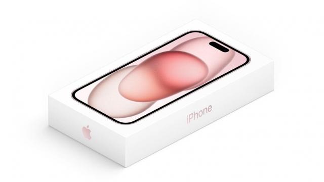 <b>Începând din această vară iPhone-urile comercializate în Apple Store vor fi actualizate fără ca angajații să fie nevoiți să desfacă cutia acestora</b>De multe ori producătorii oferă mai multe update-uri la câteva ore sau chiar zile de la lansarea telefoanelor. Uneori apar bug-uri ce se rezolvă foarte ușor printr-un update, motiv pentru care e important atunci când cumpărăm un telefon să ne asigurăm