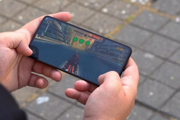 Motorola Edge 30: Benchmark-urile ne arată ce pot nucleele Cortex din 2022