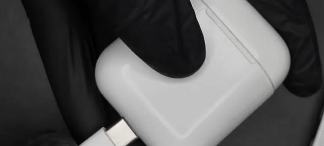 Creatorul primului iPhone cu port USB-C aduce conectorul și pe cutiuța de transport/încărcare AirPods