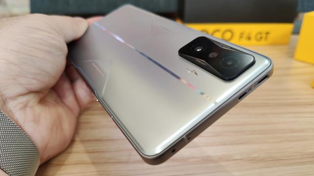 <b>Turul Magazinelor #1108: Cele mai ieftine plăci RTX 3070, POCO F4 GT sub 2900 lei, aparat de aer condiţionat la ofertă </b>Spre final de săptămână ne ocupăm de gaming şi de... răcoare. Am colecţionat în Turul Magazinelor, episodul #1108 cele mai atractive produse din zona gaming, inclusiv telefoane mobile, dar şi un TV 4K ieftin şi un aparat de aer 