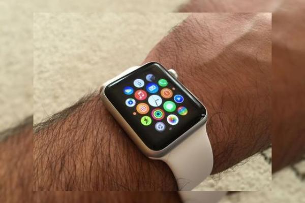 IDC prezice creşteri însemnate pentru livrările de smartwatch-uri, în frunte cu Apple Watch