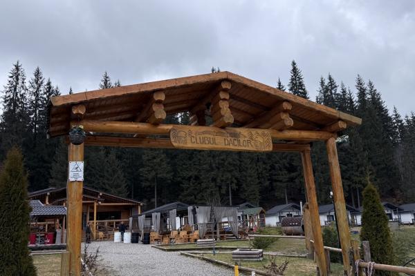 Clubul Dacilor, Comandău