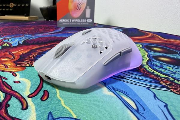 Review SteelSeries Aerox 3 Wireless Gen 2: Mouse de gaming rapid, ușor și surprinzător de echilibrat