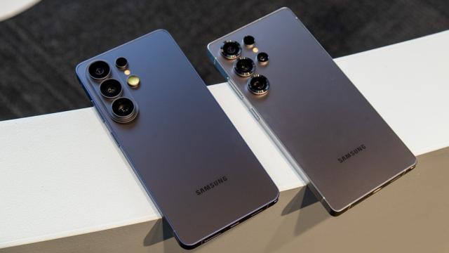 <b>Samsung schimbă strategia: AI-ul de pe Galaxy S26 ajunge pe S25 după reacțiile fanilor</b>Samsung pare să își recalibreze strategia în ceea ce privește inteligența artificială, iar utilizatorii au de câștigat. Deși inițial noile funcții AI erau gândite ca un element exclusiv pentru generația Galaxy S26, compania a decis să le aducă și pe seria