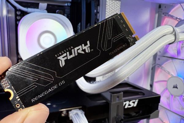 Prezentare Kingston FURY Renegade G5: SSD-ul viitorului e pregătit de gaming, editare video și transfer de fișiere cu o viteză de peste 14.000 MB/s