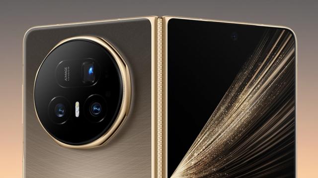 <b>HONOR Magic V5 a ajuns în România! Cel mai subțire pliabil din lume aduce procesor Snapdragon 8 Elite, baterie generoasă, suport stylus</b>HONOR aduce pe piața din România modelul Magic V5, un smartphone pliabil cu profil de doar 8,8 mm atunci când este pliat, ceea ce îl face în prezent cel mai subțire model din categoria sa. Lansat oficial în iulie 2025, telefonul se poziționează în zona