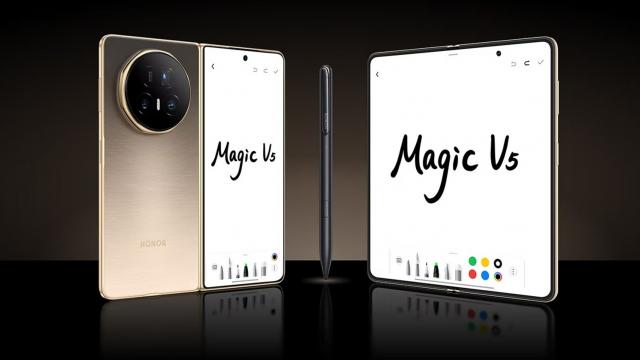 <b>Preț și disponibilitate HONOR Magic V5 în România (căști wireless cadou + voucher 1500 lei la precomandă)</b>Ziua de 12 august ne-a adus debutul pe plan local al lui HONOR Magic V5, cel mai subțire telefon pliabil cu design tip carte la ora actuală. E un model tare atractiv prn dotările sale, dar și prin oferta de debut. Cine alege să cumpere acest telefon