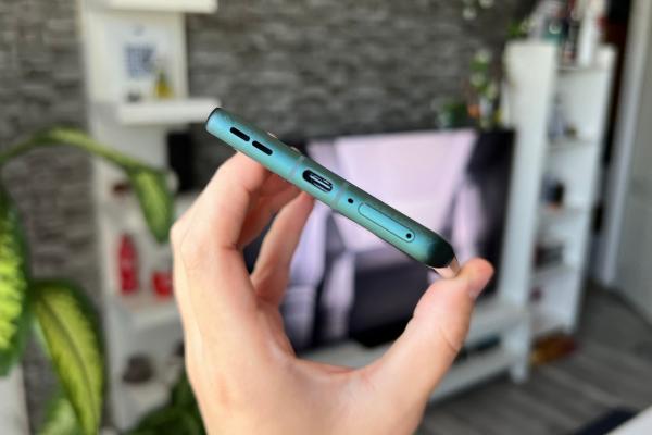 Motorola edge 50: Acustică în echipare standard pentru Motorola, adică difuzoare stereo