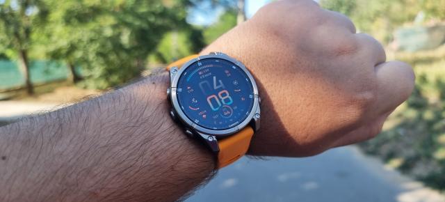 Prezentare Garmin Fenix 8, 47 mm - Smartwatch-ul care te ajută să devii un sportiv de top, cu display AMOLED luminos și design robust