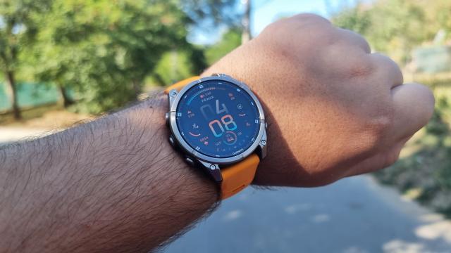 <b>Prezentare Garmin Fenix 8, 47 mm - Smartwatch-ul care te ajută să devii un sportiv de top, cu display AMOLED luminos și design robust</b>La finalul lunii august Garmin organiza unul dintre cele mai importante evenimente din acest an. La nivel global au debutat atunci cele mai bine dotate smartwatch-uri din portofoliu și anume Fenix 8 și Enduro 3. Ei bine, ambele au sosit recent pe masa