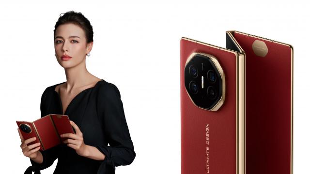 <b>HUAWEI Mate XT este oficial! Primul triplu-pliabil din lume îți oferă ecran de tabletă, cameră periscop cu zoom optic 5.5x și multiple moduri de utilizare</b>La o zi distanță de la evenimentul Apple iată că și HUAWEI are noutăți mari de prezentat, mai precis primul smartphone triplu pliabil din lume numit HUAWEI Mate XT. Vine pentru început pe piața din China, iar prețul nu este chiar 