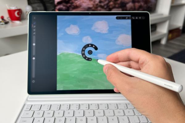 HUAWEI MatePad 12 X PaperMatte (2025): Software care îndeamnă la creativitate, cu M-Pencil Pro ultra dotat, GoPaint și mai consistent, extra productivitate