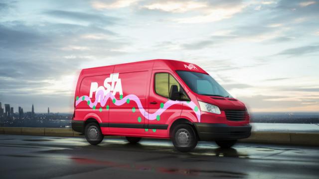 <b>Poșta Română lansează brandul "Zor" și noua sa identitate vizuală, cu logo controversat; Promite livrări rapide</b>În urmă cu aproximativ o lună Poșta Română reușea să atragă atenția mai tuturor în momentul în care pe net apărea noul său logo, unul controversat și pe care s-ar fi cheltuit câteva zeci de mii de euro. Au fost multe comentarii critice