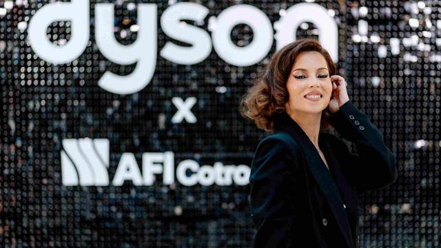 <b>Dyson a deschis primul magazin fizic în România; spațiu dedicat testării aspiratoarelor, ondulatoarelor și căștilor audio</b>Dyson a inaugurat primul său magazin fizic în România, iar locația aleasă este AFI Cotroceni, unul dintre cele mai circulate centre comerciale din București. Ce aduce nou acest spațiu? Nu e doar un loc de vânzare, ci mai ales unul de interacțiune directă 