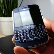 [RETRO REVIEW] BlackBerry Bold Touch 9900: începutul cântecului de lebădă pentru canadieni, primul BlackBerry cu touchscreen (Video)