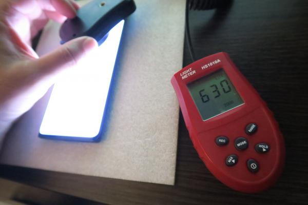 Luminozitate display LG Velvet și ecranul văzut la microscop