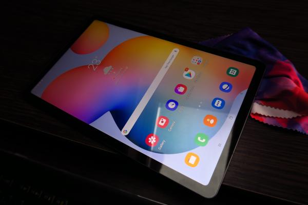 Luminozitate ecran Samsung Galaxy Tab S6 Lite și display-ul văzut la microscop