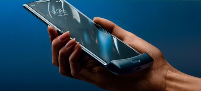 Următorul pliabil Motorola RAZR va avea camere foto mai bune și 5G; Evan Blass are detalii!