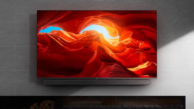 <b>Seria de televizoare TCL QLED X91 ajunge în România; Modele cu rezoluție 8K pentru o experiență audiovizuală certificată IMAX</b>Prin intermediul unui comunicat de presă proaspăt ajuns în inbox-ul nostru aflăm astăzi faptul că TCL tocmai ce a adus pe piața din România noua sa serie de televizoare X91 QLED

