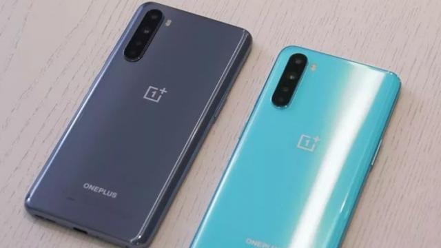 <b>OnePlus Nord prezentat de Carl Pei într-un videoclip al lui Marques Brownlee; Vedem designul final!</b>OnePlus îşi continuă teaserele pentru telefonul OnePlus Nord, de această dată asociindu-se cu influenceri şi YouTuberi. Întâi s-au asociat cu JerryRigEverything pentru o carcasă specială ce face spatele 
