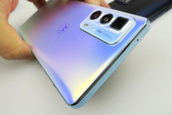 Motorola Edge 20 Pro Unboxing: primul telefon Moto cu cameră periscop, Ready For Gaming + Office 