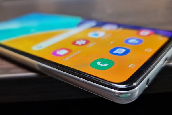 Samsung Galaxy A52 5G: Benchmark-uri satisfăcătoare pentru 2021, dar fără pretenţii de a bate Snapdragon 765