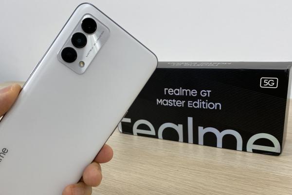 Realme GT Master Unboxing şi impresii: telefon cu design artistic, extra funcţii de gaming (Video)