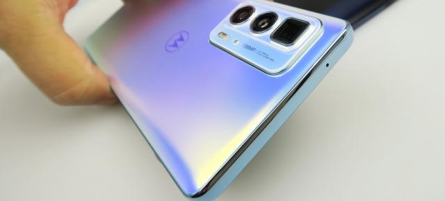Motorola Edge 20 Pro Unboxing: primul telefon Moto cu cameră periscop, Ready For Gaming + Office 