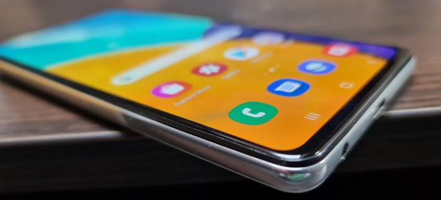 Samsung Galaxy A52 5G: Benchmark-uri satisfăcătoare pentru 2021, dar fără pretenţii de a bate Snapdragon 765