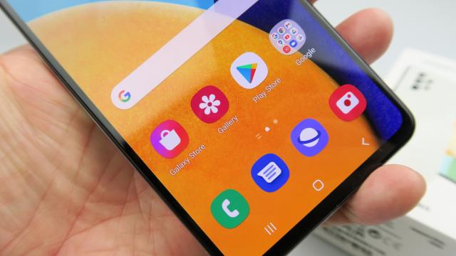 <b>Samsung Galaxy A52 5G: OS, UI, aplicaţii cu 95% din experienţa unui Galaxy S21</b>Samsung Galaxy A52 5G vine cu Android 11 şi One UI 3.1, punând la dispoziţie 95% din experienţa software de pe seria Galaxy S21. One UI rămâne axat pe utilizare cu o singură mână şi are cea mai prietenoasă şi comodă interfaţa aplicată pe android