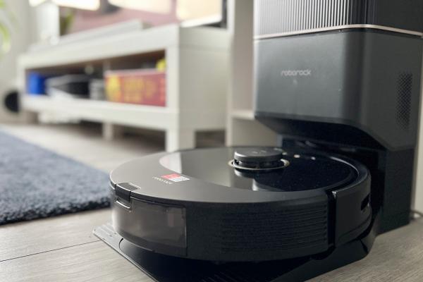 Roborock Q8 Max+ Review: Aspiratorul robot care jonglează printre obstacole, gata de curățenie eficientă la doar o apăsare distanță 