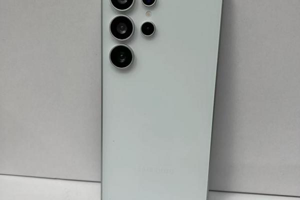 Samsung Galaxy S25 Ultra - Fotografii (Dummy, Leak)