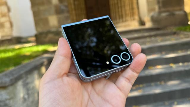 <b>Samsung Galaxy Z Flip FE va avea procesor Exynos până la urmă, reciclat de la un telefon din 2024</b>Samsung Galaxy Z Flip FE a avut surprinzător de multe scăpări în ultima vreme, având în vedere că este aşteptat abia în primăvara anului viitor. Până atunci totuşi, mai avem seria Galaxy S25 gata de lansare în ianuarie 2025