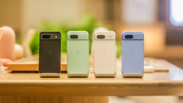 <b>Turul Magazinelor #1482: Google Pixel 8a sub 2000 lei, ofertă şi cadou la TV TCL 4K, joc LEGO nou în magazine</b>Finalul de săptămâna ne aduce ultimele oferte de Black Friday, la o săptămână distanţă de "ziua cea mare a shopping-ului românesc". În Turul Magazinelor #1482 avem produse pentru gameri, pentru cinefili, pentru cei care caută un telefon daily driver