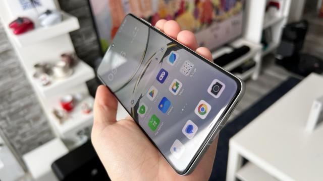 <b>OPPO Find X8 Pro: Conectivitate fără sacrificii, cu WiFi 7, eSIM, 5G și tot ce îți dorești</b>Mai toate smartphone-urile pe care le-am testat în acest an au livrat o suită de conectivitate aproape completă, ba aveau WiFi 7 dar nu și un standard rapid de transfer pe fir, ba viceversa, dar cu OPPO Find X8 Pro nu este loc de sacrificii pentru 