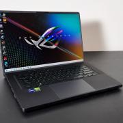 Prezentare ASUS ROG Zephyrus M16 (2022) - Cel mai subțire, performant și elegant laptop de gaming testat de mine până acum