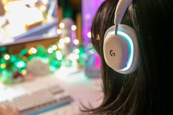 Gaming pentru domniţe: Logitech G a lansat Aurora Collection, colecţie feminină de căşti, tastaturi, mouse, accesorii