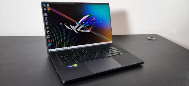 Prezentare ASUS ROG Zephyrus M16 (2022) - Cel mai subțire, performant și elegant laptop de gaming testat de mine până acum