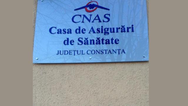 <b>Casa de Asigurări de Sănătate Constanţa a scăpat datele a 130.000 de pacienţi şi a rugat presa să îi ajute să le şteargă</b>Continuă problemele cu securitatea datelor cetăţenilor din România, de această dată din cauza unei breşe la nivel de Casa de Asigurări de Sănătate Constanţa. Ei bine, funcţionarii acestei organizaţii au creat un bug care făcea vizibile CNP-urile şi tratam