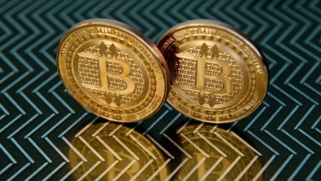 <b>El Salvador poate intra în incapacitate de plată după ce a adoptat Bitcoin ca monedă oficială</b>El Salvador a făcut istorie în 2021 atunci când a devenit prima țară de pe glob care a adoptat Bitcoin ca monedă oficială. Dacă pe atunci moneda era în creştere, acum valorează o treime din maximul toamnei trecute, iar El Salvador se vede gata să intre