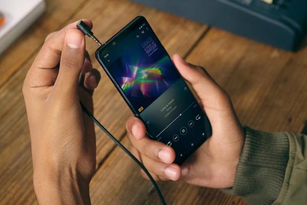Sony Xperia 5 II este aici și vine cu ecran OLED 120Hz, CPU Snapdragon 865 și 8 GB RAM; Are și difuzoare stereo