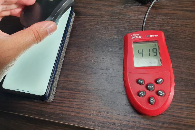 Luminozitate display Motorola Moto G8 Power și ecranul văzut la microscop: Motorola-Moto-G8-Power_003.jpg