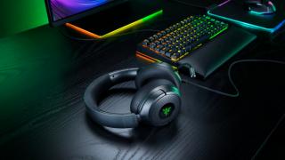 Razer lansează căștile de gaming Kraken V4 X Sensa HD Haptics Edition, pentru sunet din jocuri redat și sub formă de senzații tactile