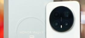 Honor Magic8 Pro fotografiat acum și pe alb, cu finisaj mat și în contrast cu modulul negru de cameră