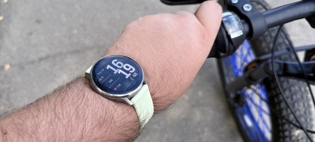 Prezentare Garmin Venu 4 (45mm): smartwatch robust și elegant, cu funcție ECG, plăți contactless și autonomie de până la 10 zile