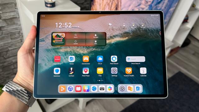 <b>HUAWEI MatePad 12 X PaperMatte (2025): Display mat de nouă generație - Ultra-Clear PaperMatte Display, pentru o experiență și mai aproape de scrierea pe hârtie</b>Ecranul tabletei HUAWEI MatePad 12 X (2025) păstrează diagonala predecesorului și nu doar atât, pentru că sunt multe elemente comune. Aș bifa aici rezoluția de 2800 x 1840 pixeli, raportul corp-ecran de 86.3% și rata de refresh 