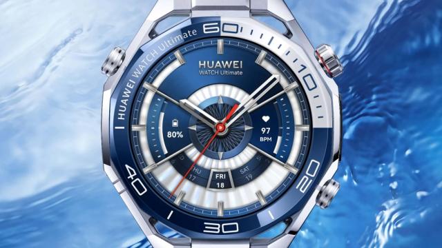 <b>Preț și disponibilitate HUAWEI Watch Ultimate 2 în România (cod exclusiv 500 lei extra reducere, FreeBuds Pro 4 cadou)</b>De astăzi pe plan local este disponibil un nou smartwatch, unul de top care poate comunica chiar și sub apă. Se numește HUAWEI Watch Ultimate 2 și dacă ai fost atent pe site-ul Mobilissimo, am postat deja recenzia sa atât text
