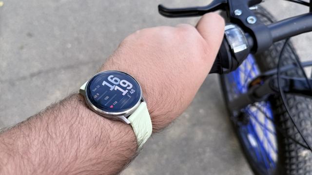 <b>Prezentare Garmin Venu 4 (45mm): smartwatch robust și elegant, cu funcție ECG, plăți contactless și autonomie de până la 10 zile</b>Toamna ne-a adus lansări importante din partea Garmin. Pe lângă Fenix 8 Pro în variantă cu LTE, a sosit recent Garmin Venu 4, în versiuni de 41mm și 45mm. Cel mai nou membru aduce un echilibru inspirat între eleganță, tehnologie și funcționalitate