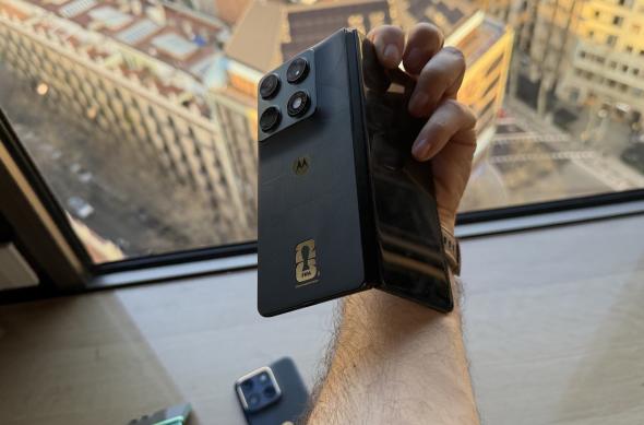 FIFA Heroes - Gameplay Motorola RAZR Fold, MWC 2026: Photo 01.03.2026, 18 01 42.jpg